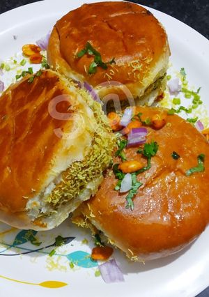दाबेली (dabeli recipe in marathi) रेसिपी चे मुख्य फोटो 