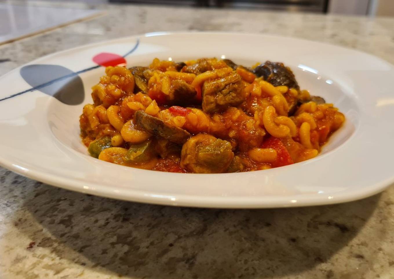 Fideuá de verduras, champiñones y solomillo de cerdo