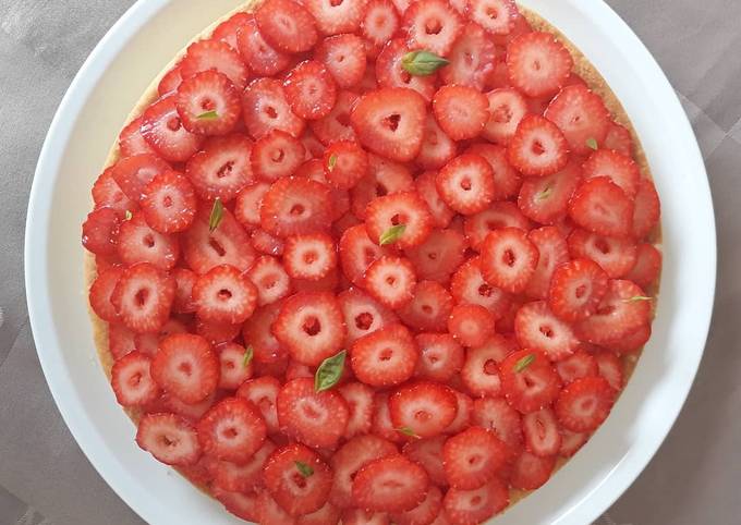 Tarte au citron, basilic et fraises fraiches
