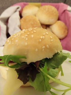 Szezámmagos zsemle recept fotója
