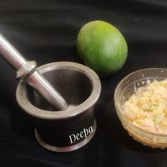 A picture of Kairi (Raw Mango) & Onion Chutney.