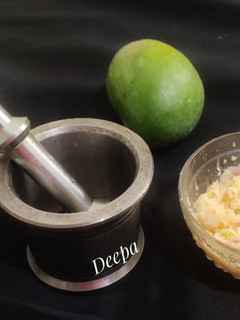 A picture of Kairi (Raw Mango) & Onion Chutney.