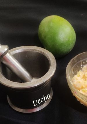 A picture of Kairi (Raw Mango) & Onion Chutney.