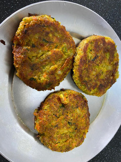 Broccoli potato patties recipe in tamil செய்முறை முக்கிய புகைப்படம்