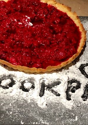 Une photo de Tarte aux framboises, pâte à la noisette