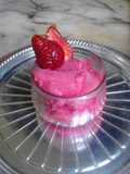 Helado casero de frutillas y yogur