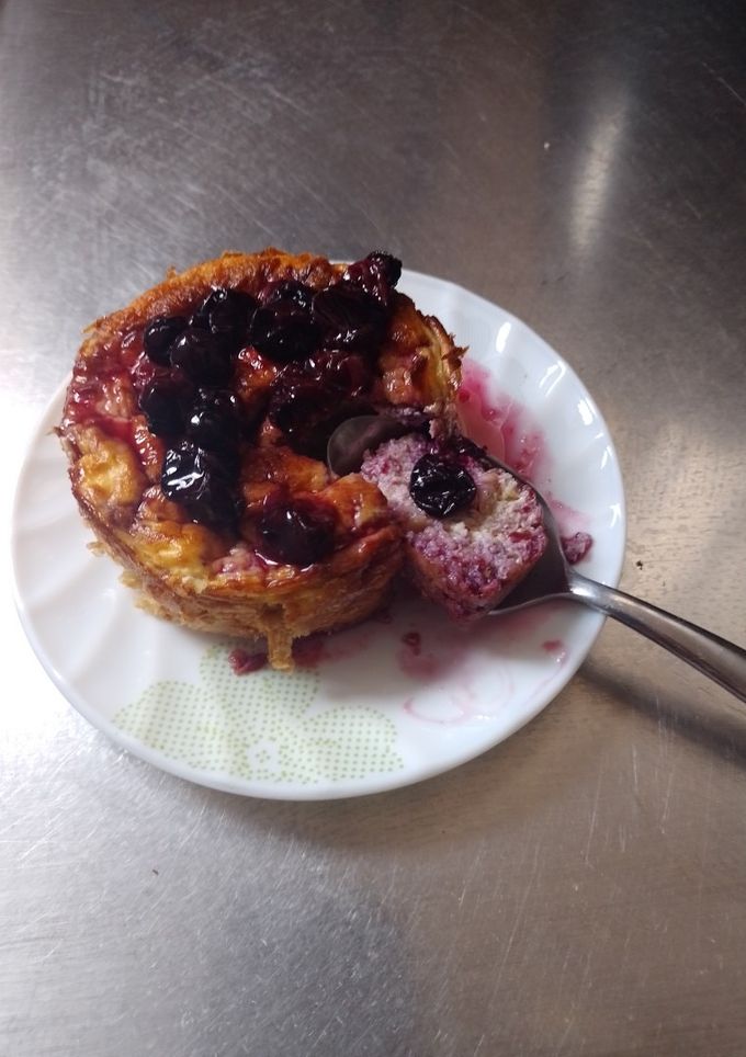 Una foto de Ponquecito keto con arándanos