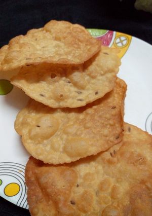કડક પૂરી(kadak puri recipe in gujarati) રેસીપી મુખ્ય ફોટો