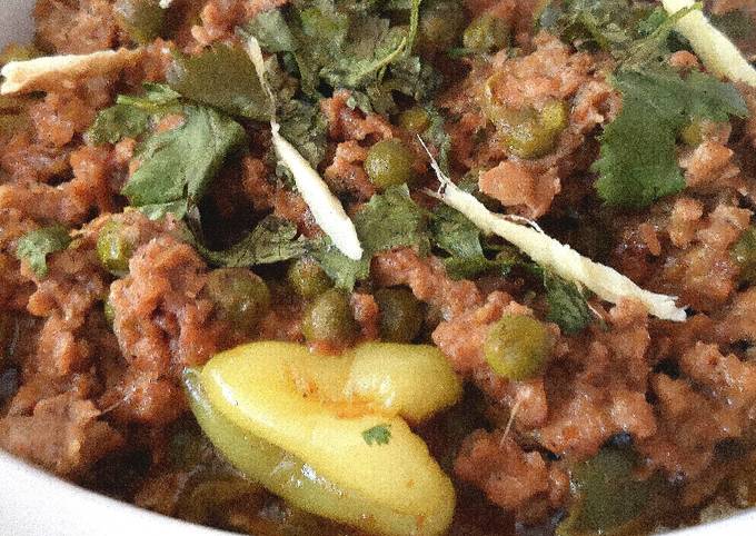 Qeema matar (minced meat with peas)