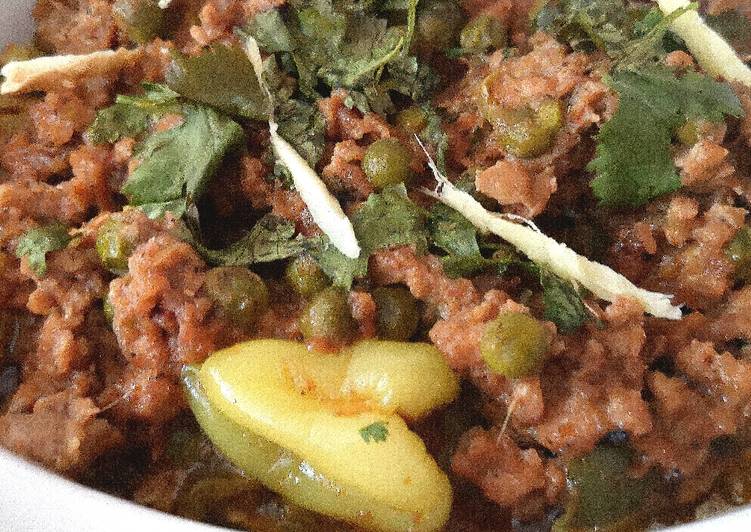 Qeema matar (minced meat with peas)