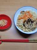 ข้าวหุงใส่ไก่และเห็ดชิเมจิ (Takikomi Gohan)