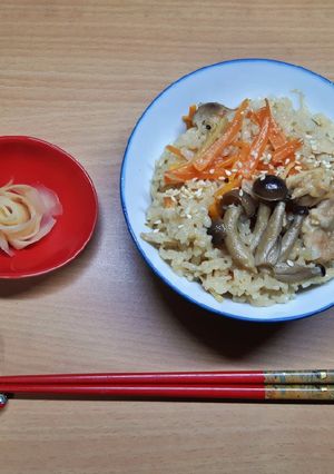 รูปของ ข้าวหุงใส่ไก่และเห็ดชิเมจิ (Takikomi Gohan)