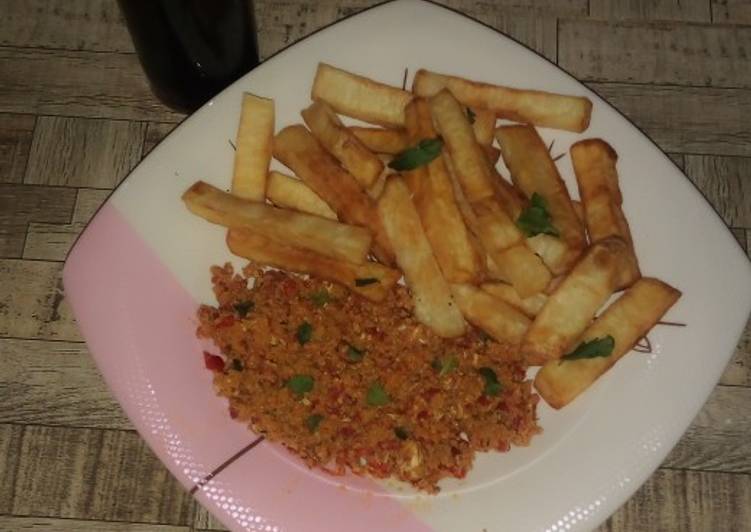 Yam chips with egg sauce
