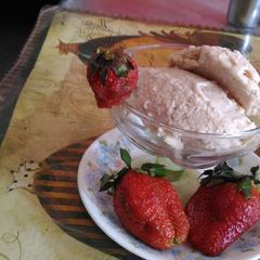 A picture of Strawberry icecream.