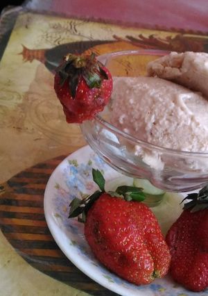 A picture of Strawberry icecream.