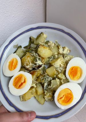 Una foto de Ensalada de patatas y trigueros