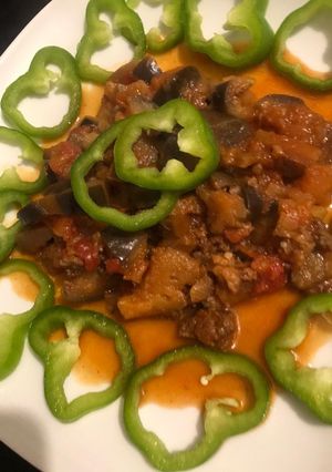 صورة لوصفة باذنجان بلحمة و صوص بندورة
