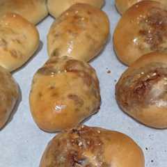 A picture of Roti isi ayam jamur cincang.