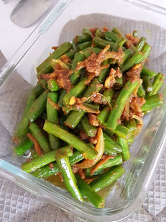 A picture of The KEEN's Beans.