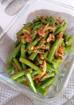 A picture of The KEEN's Beans.