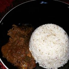 A picture of Ofada rice with sauce.
