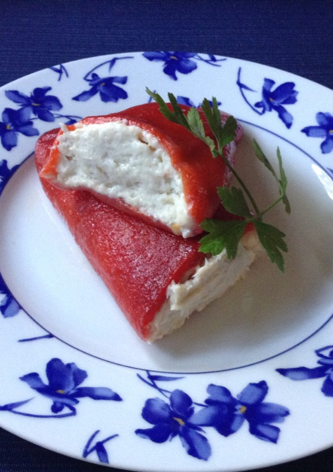 Una foto de Pimientos de piquillo rellenos de pescado