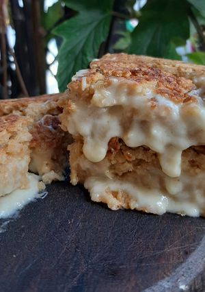 Una foto de 🧀Tortilla de avena rellena de queso🧀 (en sartén)
