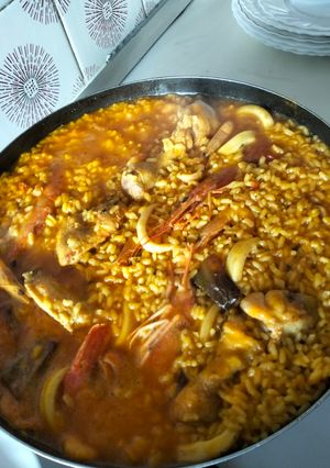 Una foto de Arroz con pollo y pescado a mi manera