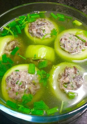 Hình của món Canh bầu nhồi thịt.