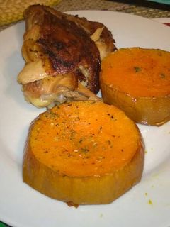Una foto de Pollo al limón (Al Horno con guarnición de Calabaza)
