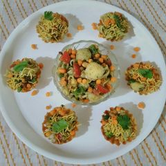 A picture of Pasta chaat basket.