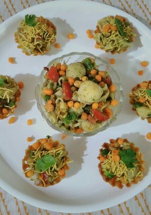 A picture of Pasta chaat basket.
