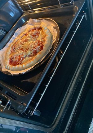 Une photo de Pizza crust maison 🇮🇹
