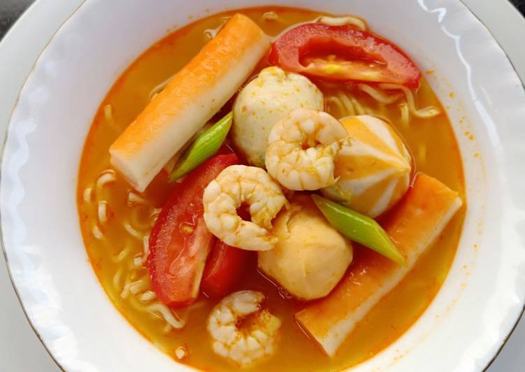 Tom Yum Seafood (With Noodle)