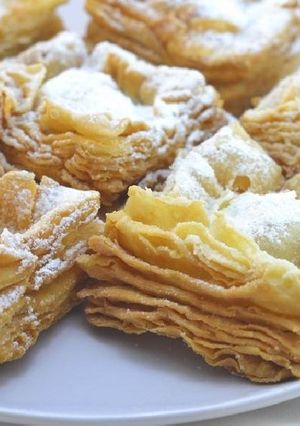 Una foto de HOJALDRE: PASTELES CRIOLLOS