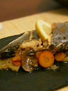 Una foto de 🐟Dorada sobre cama de verduras (slow cooker)