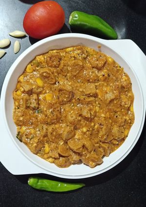 સોયાબીન વડી અને મકાઈ પનીર નું શાક (Soyabean Vadi Makai Paneer Shak Recipe In Gujarati) રેસીપી મુખ્ય ફોટો