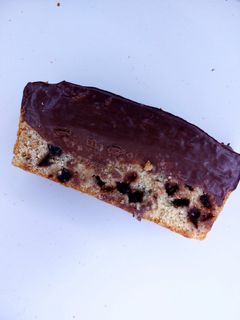 Una foto de Budín de naranja con chips de chocolate 🍫