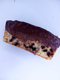 Una foto de Budín de naranja con chips de chocolate 🍫