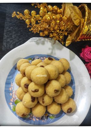 रवा खवा कोकोनट लाडू (Rava khava Coconut Ladoo Recipe In Marathi) रेसिपी चे मुख्य फोटो 