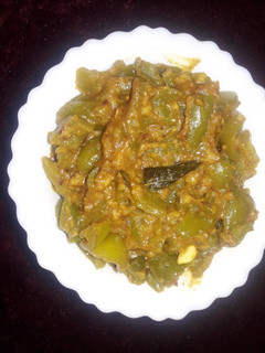 शिमला मिर्च मसाला (Shimla Mirch masala recipe in hindi) रेसिपी मुख्य फोटो