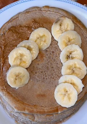 A picture of Banana Peanut Butter Pancakes.