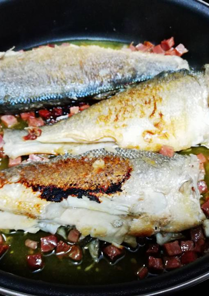 Una foto de Lubinas con taquitos de jamón al cava