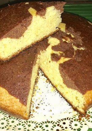 Una foto de Bizcochuelo de naranja marmolado con chocolate
