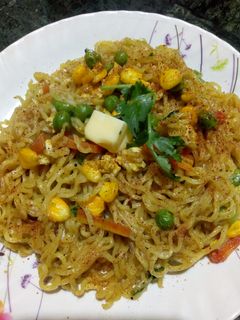 ভেজিটেবল এগ ম্যাগি (vegetable egg maggi recipe in Bengali) রেসিপির প্রধান ছবি