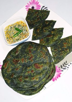 A picture of Bathua Paratha.