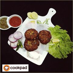 A picture of Aloo Ke Chapli Kabab.