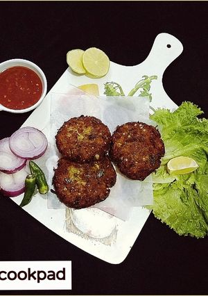 A picture of Aloo Ke Chapli Kabab.