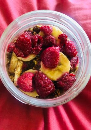 Una foto de Porridge de avena y fruta ♥️