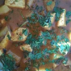 A picture of Paneer Potatoes curry.